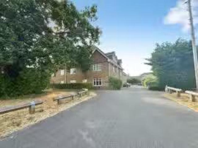 Property & Houses to Rent: Vale Road, Camberley, Surrey