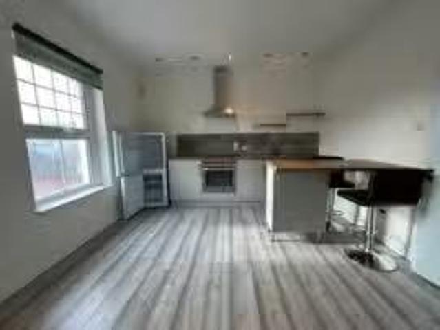 Property & Houses to Rent: Watersky House, 2 Reading Road South