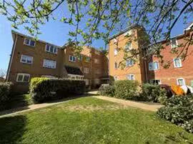 Property & Houses to Rent: Ascot Court, The Grove, Aldershot