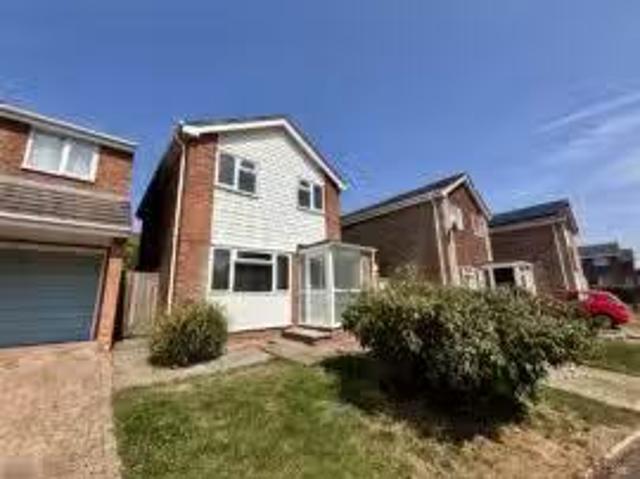 Property & Houses to Rent: Bramshott Drive, Hook, Hampshire