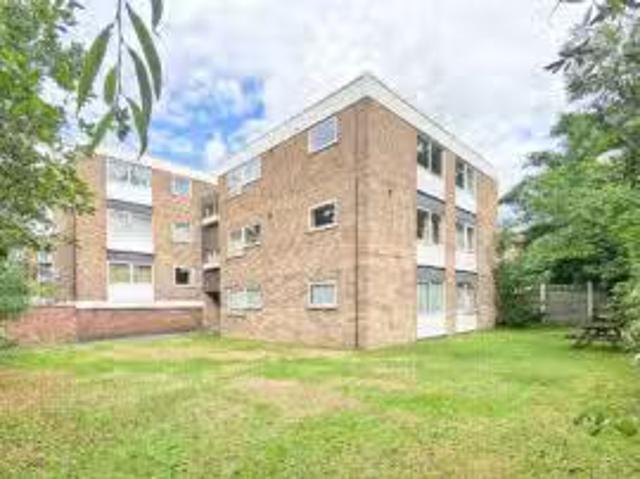 Property & Houses to Rent: Camberley Towers, 40 Upper Gordon R.