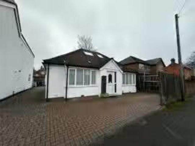 Property & Houses to Rent: Connaught Road, Fleet, Hampshire