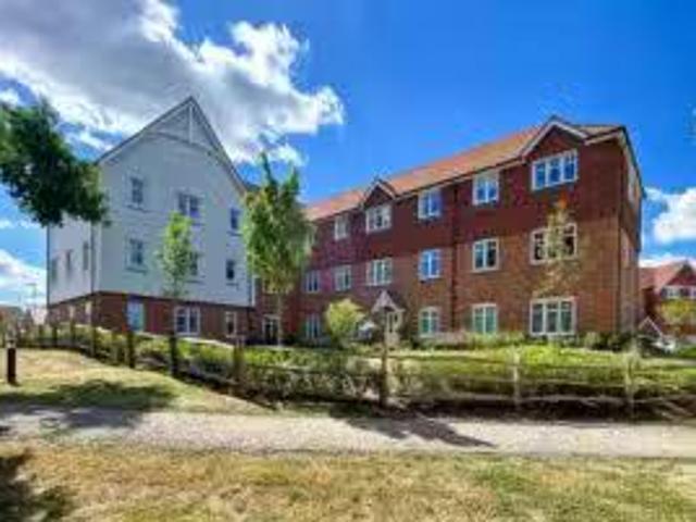 Property & Houses to Rent: Emerald Avenue, Fleet, Hampshire