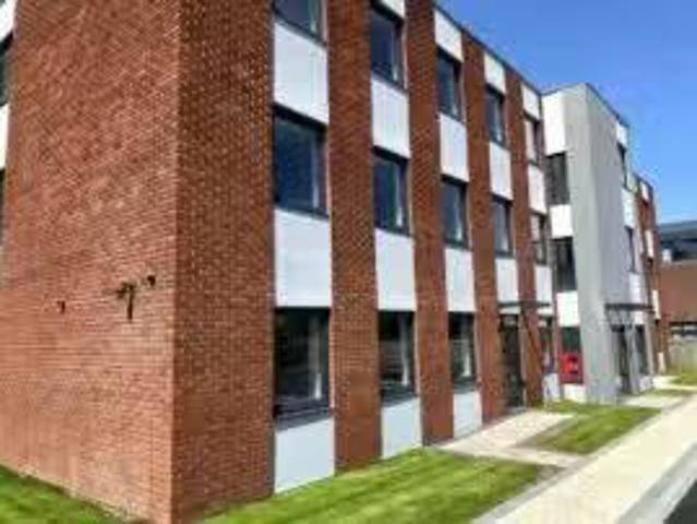 Property & Houses to Rent: Fleet Road, Fleet, Hampshire