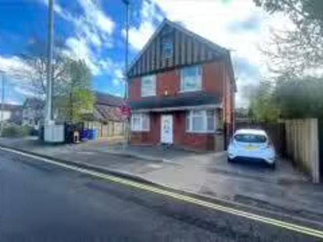 Property & Houses to Rent: Kings Road, Fleet, Hampshire