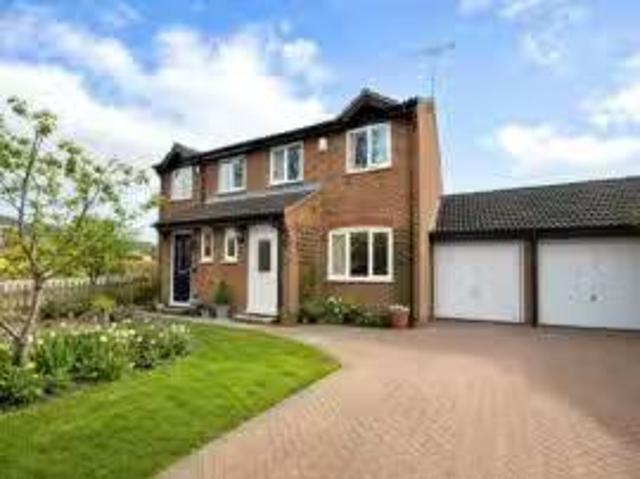 Property & Houses to Rent: Maskell Way, Farnborough, Hampshire