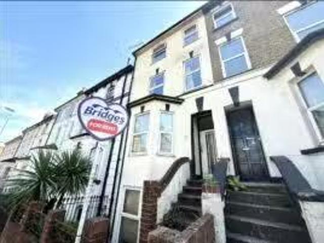 Property & Houses to Rent: Queens Road, Aldershot, Hampshire