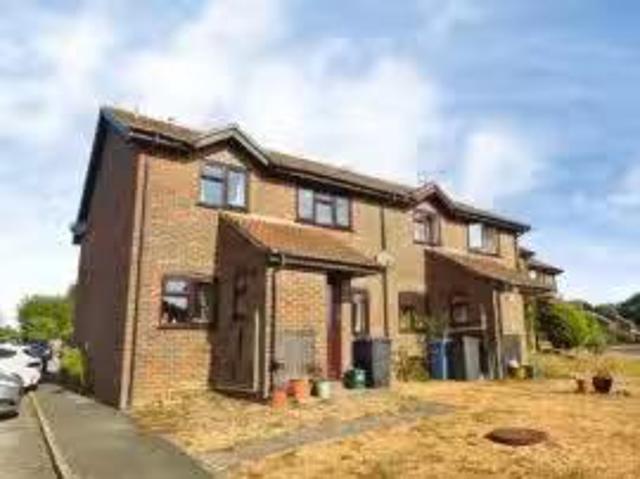 Property & Houses to Rent: Ravenscroft, Hook