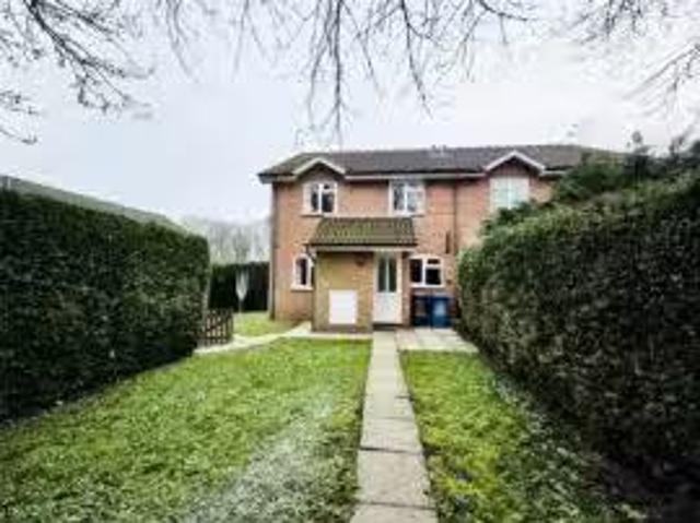 Property & Houses to Rent: Scots Court, Hook, Hampshire
