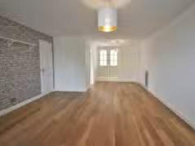 Property & Houses to Rent: Station Road, Hook, Hampshire