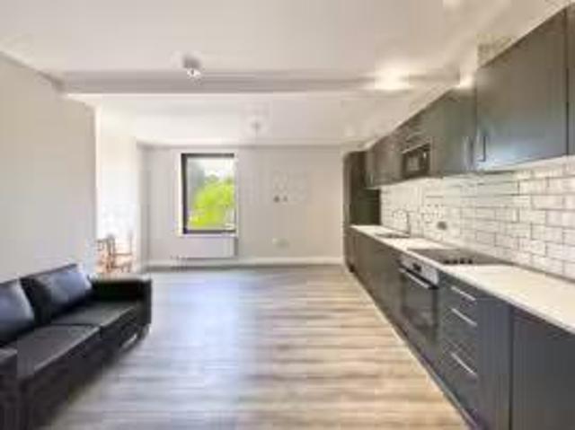 Property & Houses to Rent: Stratfield House, Station Road, Hook