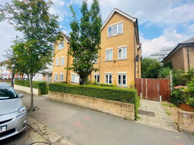 Property in 19 21 Roxborough Road, Harrow, HA1