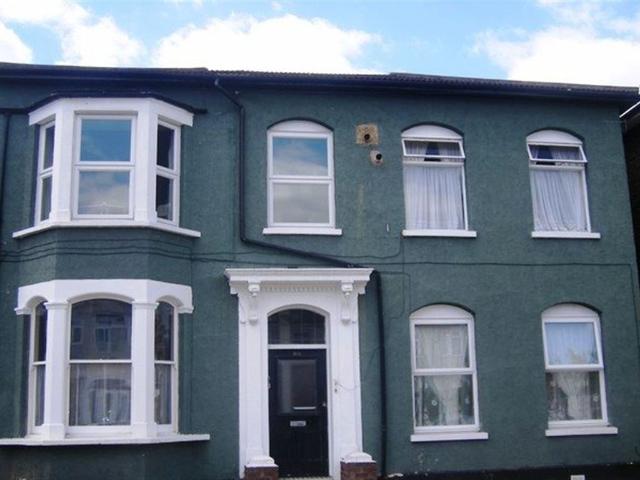Property in Vicarage Road, Leyton, London, E10 5DX