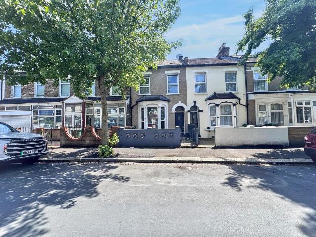 Property in Westdown Road, Leyton, E15:3 room house to let in Westdown Road, Leyton, E15
