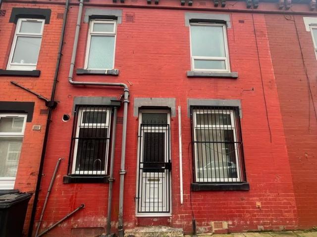 Property in Cedar Place, LEEDS