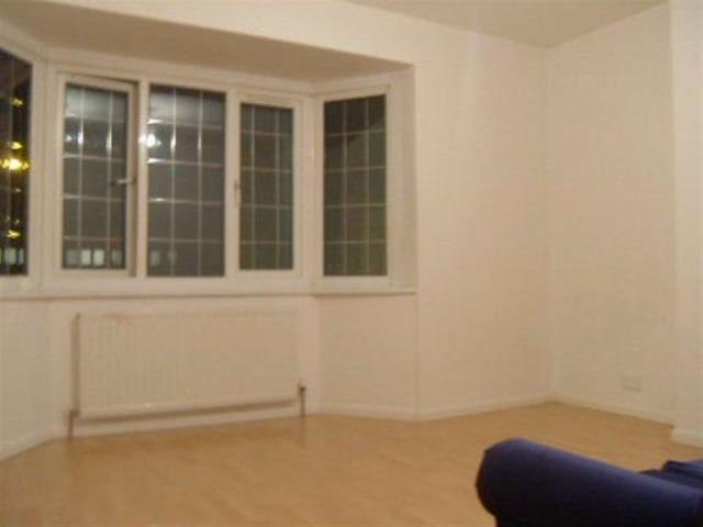 Property in Ilford Hill, Ilford, IG1 2AT