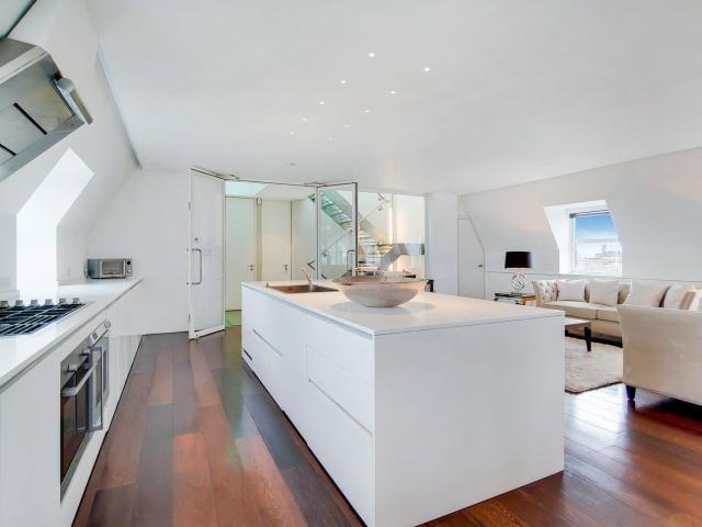 Property in London, NW8 6NH