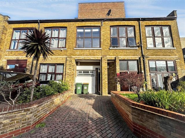 Property in Maryland Street, Stratford, E15:2 room house to let in Maryland Street, Stratford, E15