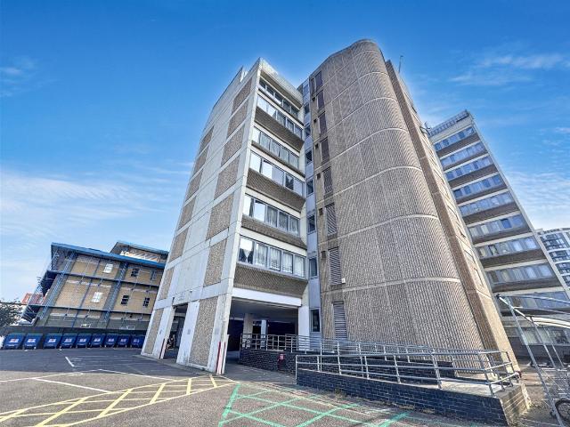 Property in Nabeel House, Barking, IG11:1 room apartment to let in Nabeel House, Barking, IG11