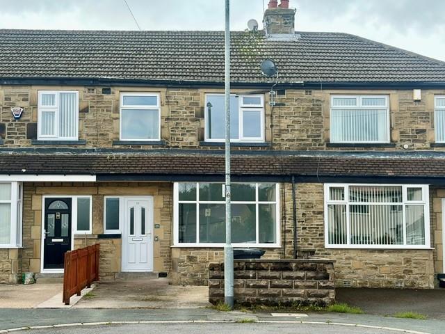 Property in Newlands Grove, Northowram, Halifax, HX3 7HZ