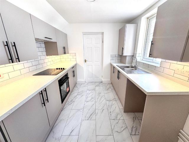 Property in Poulett Road, East Ham, E6:4 room house to let in Poulett Road, East Ham, E6