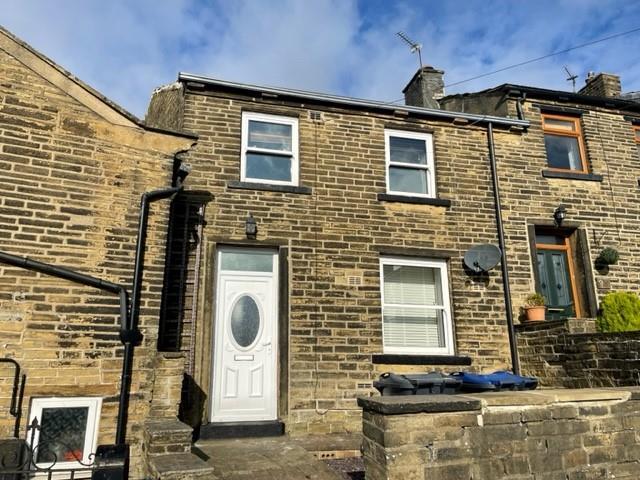 Property in Roundfield Place, Thornton, Bradford, BD13 3PD