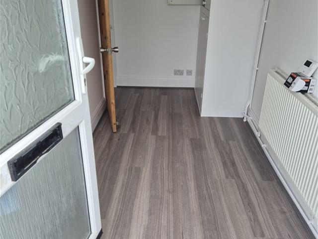 Property in Southcoates Lane, Hull, HU9