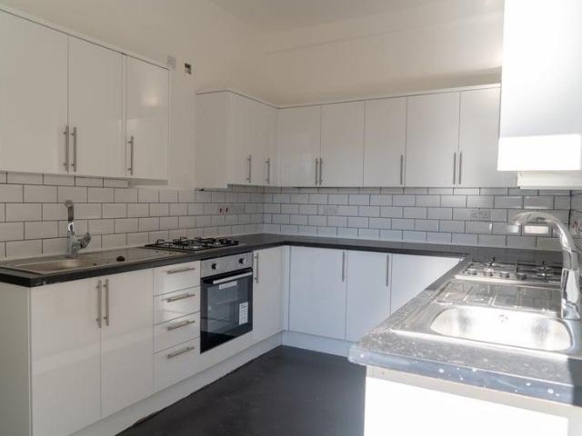 Property in St johns road, Newbury park, Ilford, IG2 7BB
