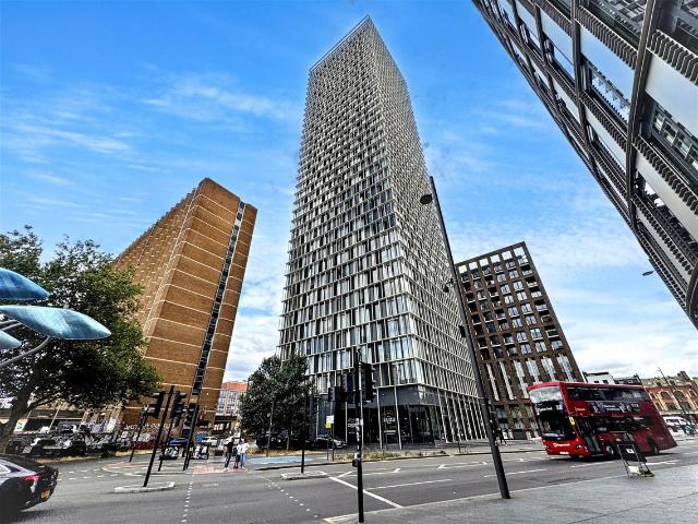 Property in Stratosphere Tower, Stratford, E15:1 room apartment to let in Stratosphere Tower, Stratford, E15