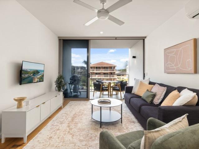 Property Managed I Discover Modern Luxury in Palm Beach! Exquisite Apartment Just Steps from the Shoreline!