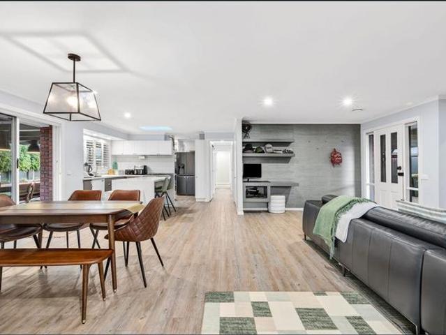 Properly Manage I Relaxed Coastal Living with Stylish Updates