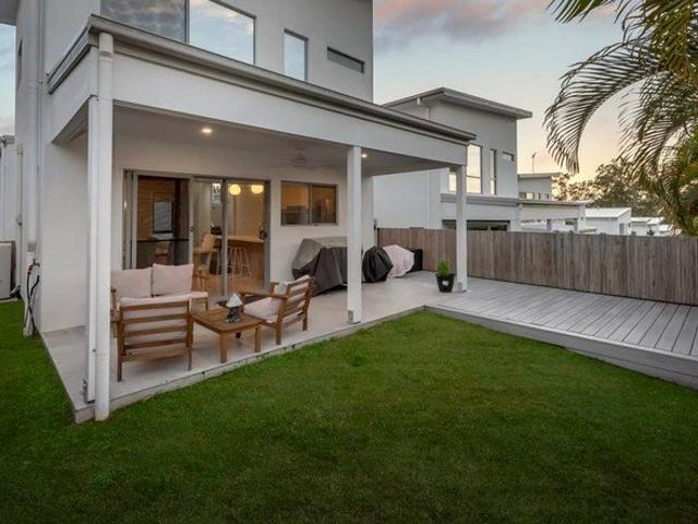 Properly Managed I Contemporary Comfort Meets Effortless Outdoor Living