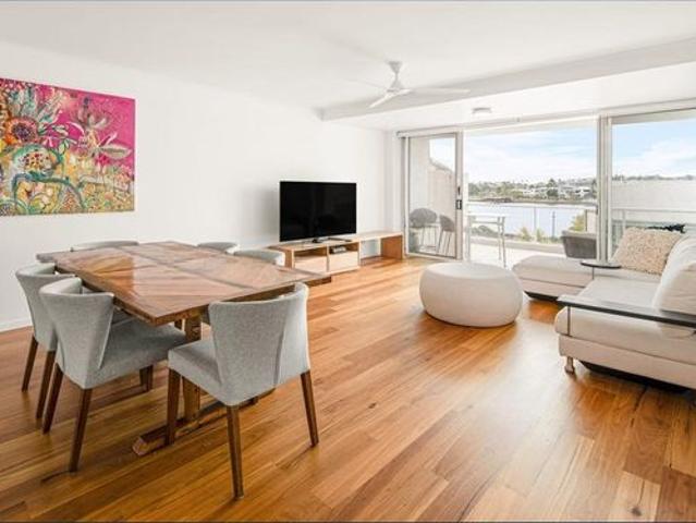 Properly Managed I Discover Luxury Living in Teneriffe with Stunning River Views!