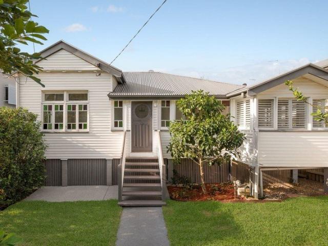 Properly Managed I Discover Timeless Elegance: Restored 1920s Queenslander in Morningside!