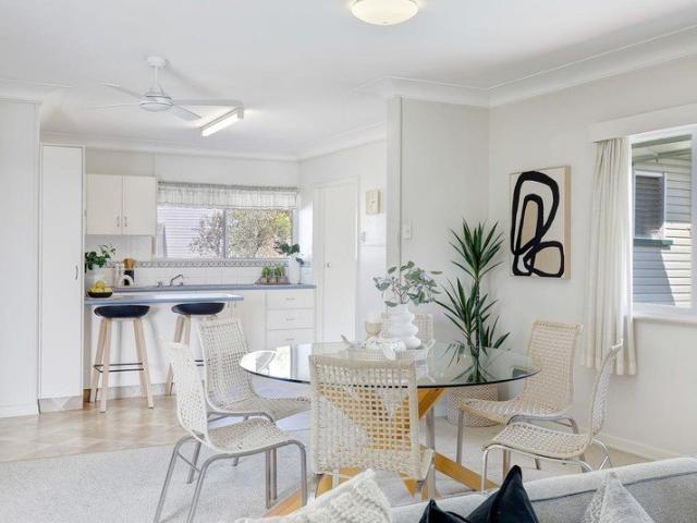 Properly Managed I Discover Your Dream Home in Aspley: Spacious Living Meets Modern Comfort with a Pool Oasis!