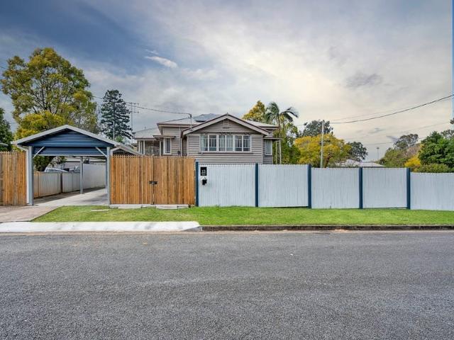 Properly Managed I Embrace the Best of Both Worlds in Woodend with a Tranquil Bushland Haven Steps Away from Urban Excitement!