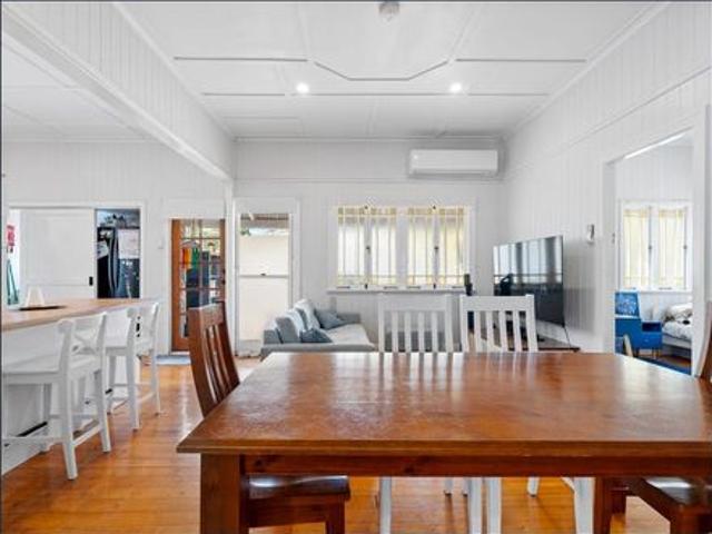 Properly Managed I Embrace the Best of Both Worlds in Woodend with a Tranquil Bushland Haven Steps Away from Urban Excitement!