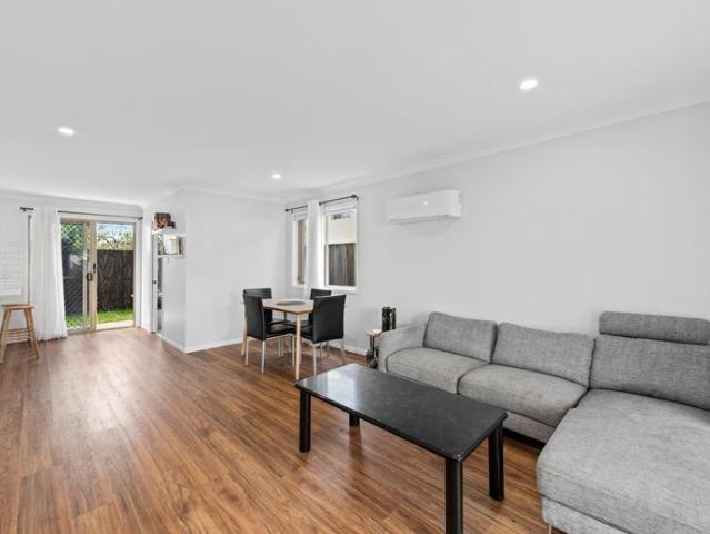 Properly Managed I Freshly Upgraded Townhouse in a Prime Carina Location!