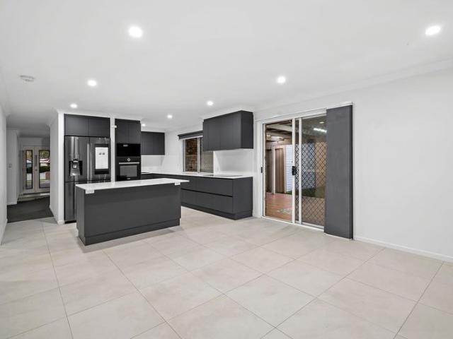 Properly Managed I Fully Renovated Family Home Backing onto Parkland