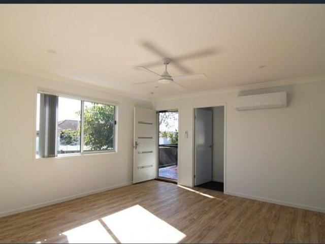 Properly Managed I Modern Comfort Meets Coastal Charm – Your Ideal Retreat Awaits at 20A Hurrell Street!