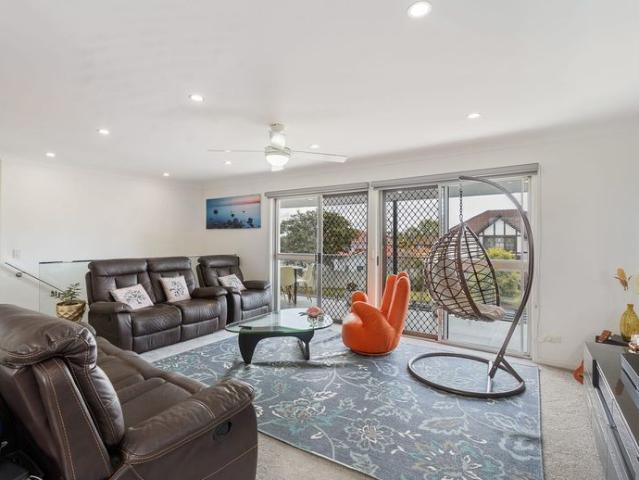 Properly Managed I Modern 3 Bed Home with Dual Living Potential, Solar Power & Steps from Shopping & Schools