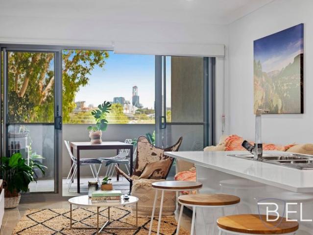 Properly Managed I Stunning Two Bedroom Apartment With City Views