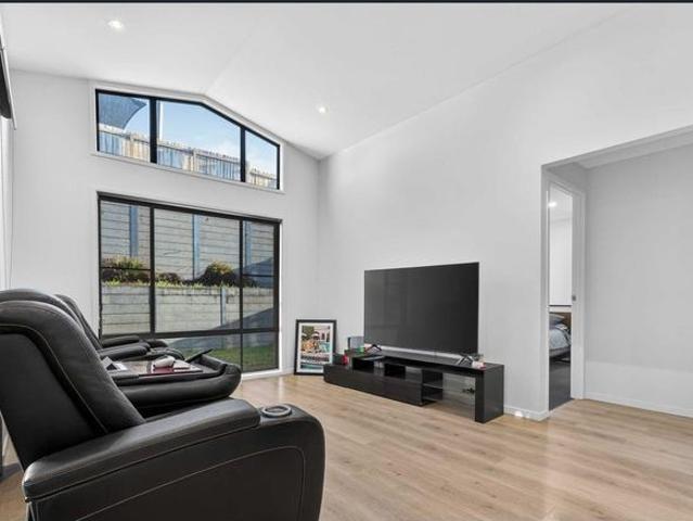 Properly Managed I Stylish Family Living with Space to Enjoy!