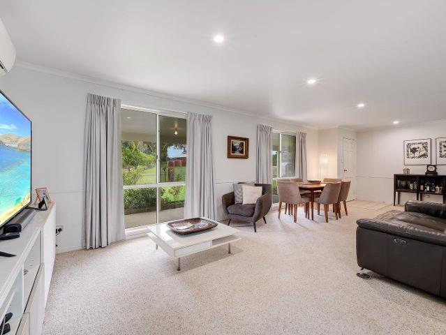 Properly Managed I Peaceful Family Living in the Glass House Mountains