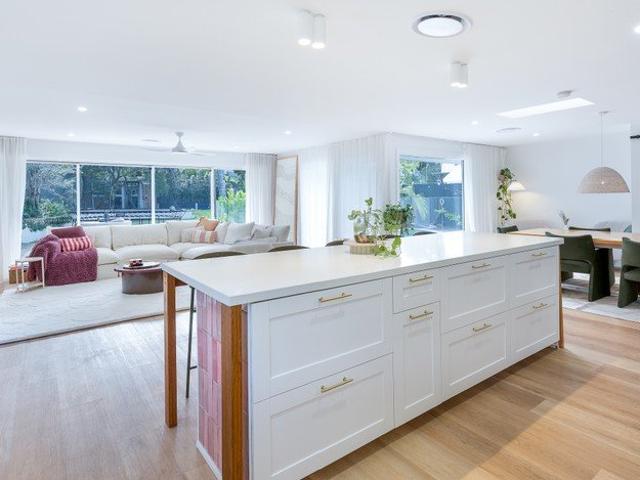Properly Managed I Private Family Oasis with Sparkling Pool in Peaceful Currumbin Waters