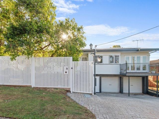Properly Managed I Well Located Studio Offering Everyday Convenience