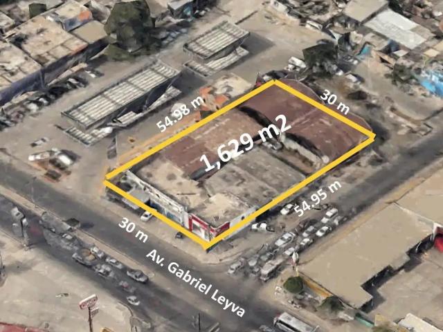 Propiedad comercial en esquina estratégica sobre avenida