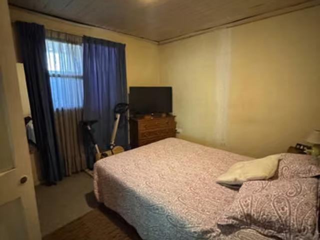 Propiedad con Amplio Terreno y Construcciones en La Cisterna | 3 dormitorios por 6400.00 en La Cisterna