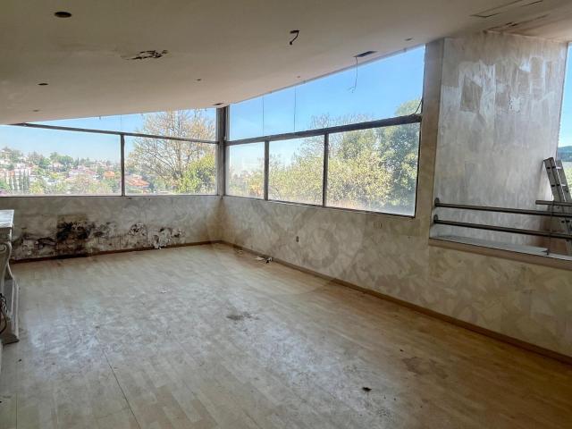 Propiedad con dise?o arquitect?nico perfecto para remodelar 100% en venta