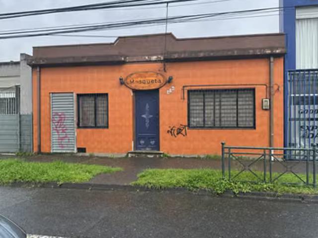 Propiedad con gran potencial comercial y excelente ubicación en Temuco | 3 dormitorios por 240000. 00 en Temuco